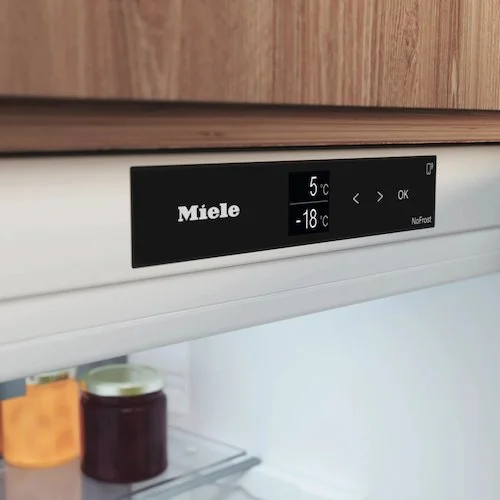 Встраиваемый холодильник Miele KFN 7844 C купить в Москве
