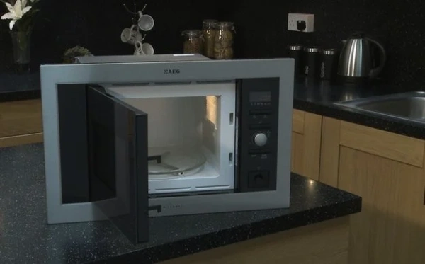 Микроволновая печь AEG MC1763E-M купить в Москве
