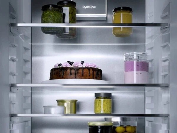 Встраиваемый холодильник Miele KFN 7785 C купить в Москве
