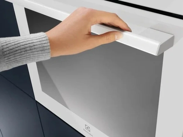 Духовой шкаф Electrolux OKC8H39WV купить в Москве
