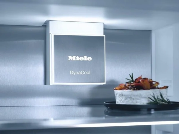 Встраиваемый холодильник Miele KFN 7774 C купить в Москве
