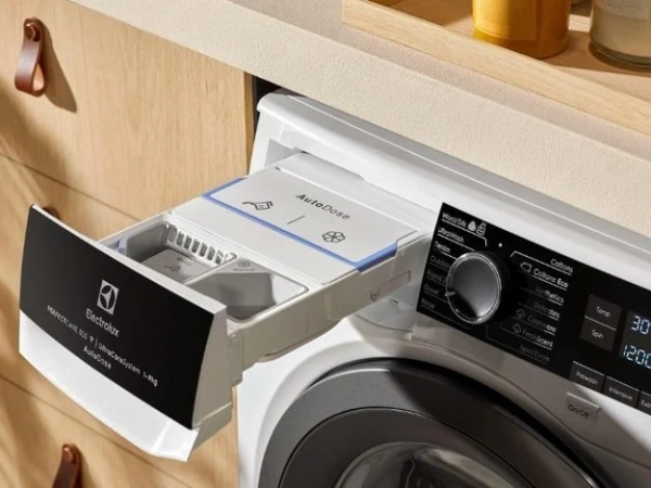 Стирально-сушильная машина Electrolux EWWN1685W купить в Москве