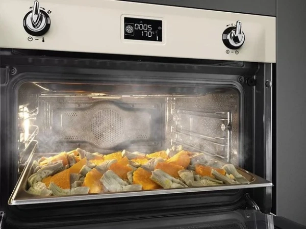 Компактный духовой шкаф с пароваркой Smeg SF4920VCP1 купить в Москве
