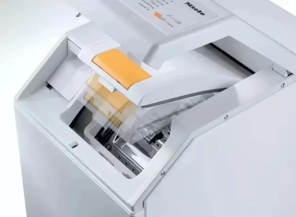 Стиральная машина Miele WW650WCS новая с витрины (вмятина на корпусе) купить в Москве