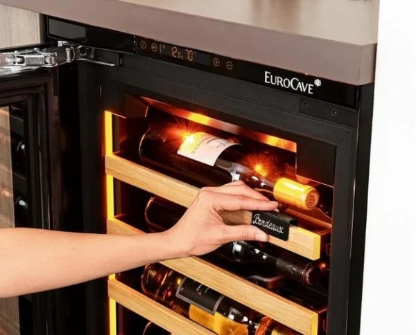 Встраиваемый винный шкаф EuroCave V-INSP-L петли справа купить в Москве