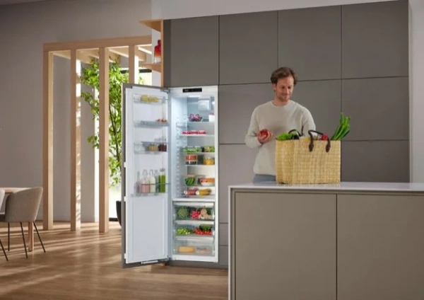 Встраиваемый холодильник Miele K 7747 C купить в Москве
