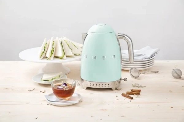 Чайник Smeg KLF03PGEU купить в Москве с доставкой
